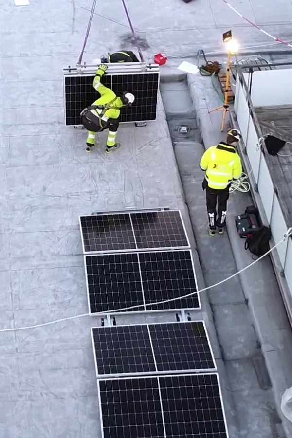 Bakgrunnsbilde til elektroxperten.no - elektrikere som installerer solcellepaneler